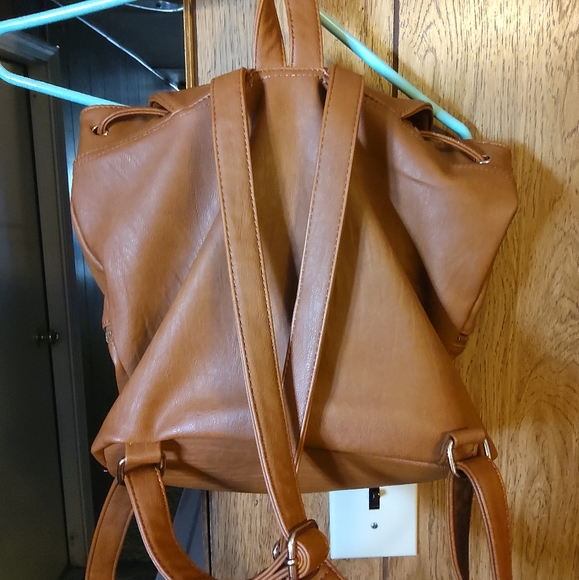 Hynes Victory PU purse with backpack straps - Picture 2 of 2